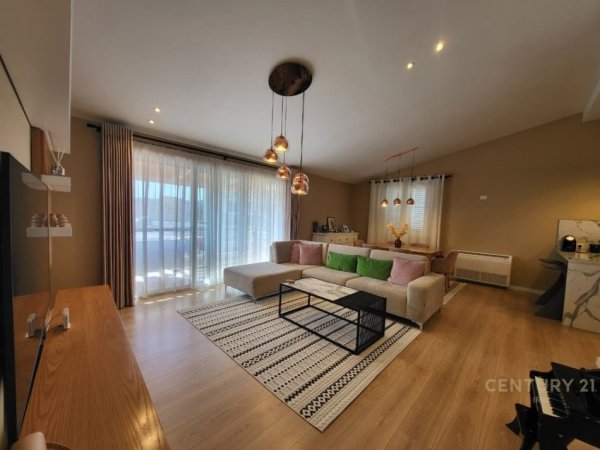 Tirane, shitet apartament 2+1 Kati 6, 99 m² 175.000 € (Mine Peza)