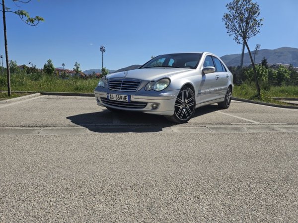 Korce, shitet makine C class 2005 200 cdi c klass Mercedes Nafte, gri metalizato manuale Kondicioner 235.000 km 4.300 €