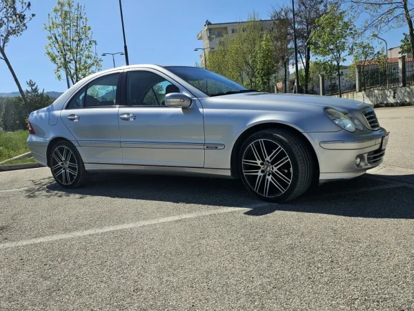 Korce, shitet makine C class 2005 200 cdi c klass Mercedes Nafte, gri metalizato manuale Kondicioner 235.000 km 4.300 €