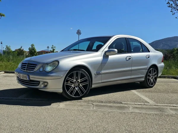Korce, shitet makine C class 2005 200 cdi c klass Mercedes Nafte, gri metalizato manuale Kondicioner 235.000 km 4.300 €