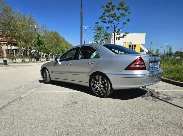 Korce, shitet makine C class 2005 200 cdi c klass Mercedes Nafte, gri metalizato manuale Kondicioner 235.000 km 4.300 €