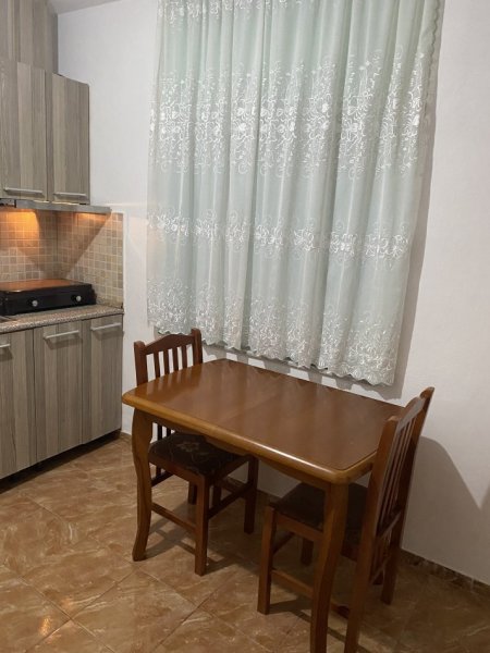 Tirane, jepet me qera shtepi 1+1 Kati 1, 51 m² 260 € (ruga 5 maj)