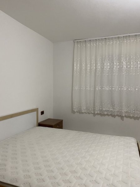 Tirane, jepet me qera shtepi 1+1 Kati 1, 51 m² 260 € (ruga 5 maj)