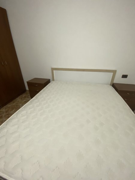Tirane, jepet me qera shtepi 1+1 Kati 1, 51 m² 260 € (ruga 5 maj)