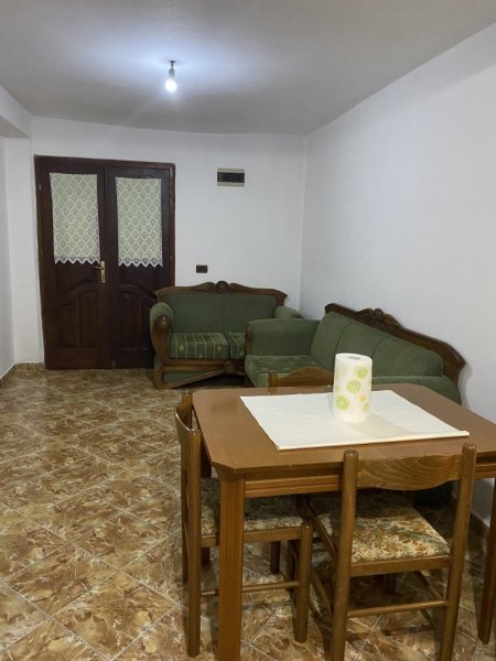 Tirane, jepet me qera shtepi 1+1 Kati 1, 56 m² 260 € (ruga 5 maj)