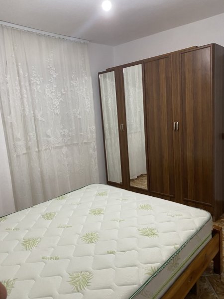 Tirane, jepet me qera shtepi 1+1 Kati 1, 56 m² 260 € (ruga 5 maj)