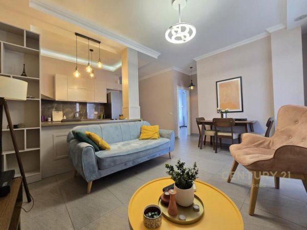 Tirane, jepet me qera apartament 2+1 Kati 3, 120 m² 800 € (Pazari Ri)