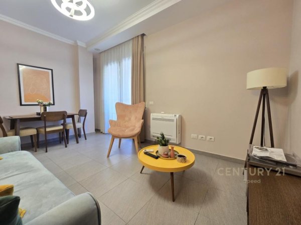 Tirane, jepet me qera apartament 2+1 Kati 3, 120 m² 800 € (Pazari Ri)