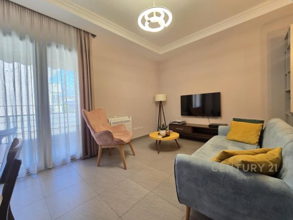 Tirane, jepet me qera apartament 2+1 Kati 3, 120 m² 800 € (Pazari Ri)