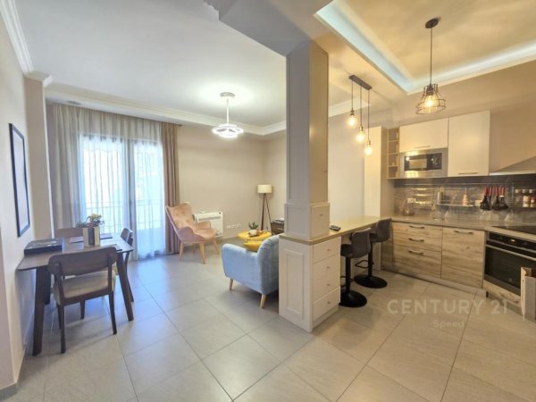 Tirane, jepet me qera apartament 2+1 Kati 3, 120 m² 800 € (Pazari Ri)