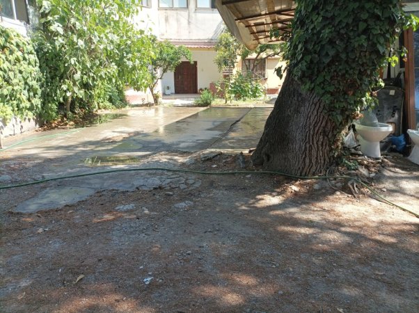 Tirane, jepet me qera shtepi 2+1+Ballkon Kati 0, 96 m² 450 € (ne Laprake Tirane.)