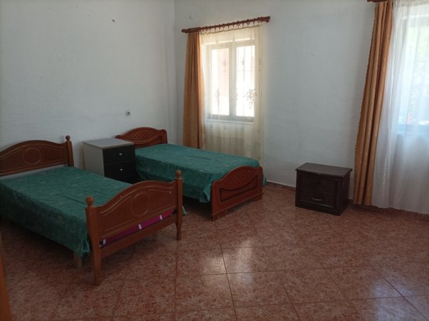 Tirane, jepet me qera shtepi 2+1+Ballkon Kati 0, 96 m² 450 € (ne Laprake Tirane.)