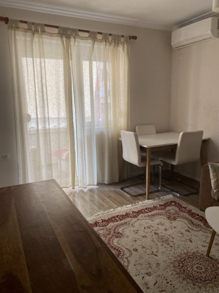 Tirane, jepet me qera apartament 1+1+Aneks+Ballkon Kati 4, 60 m² 1.000 € (Rr. Grigor Heba, ish-Shushica)