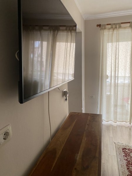 Tirane, jepet me qera apartament 1+1+Aneks+Ballkon Kati 4, 60 m² 1.000 € (Rr. Grigor Heba, ish-Shushica)