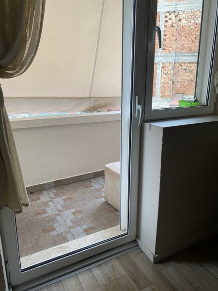 Tirane, jepet me qera apartament 1+1+Aneks+Ballkon Kati 4, 60 m² 1.000 € (Rr. Grigor Heba, ish-Shushica)