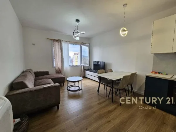 Tirane, jepet me qera apartament 3+1 Kati 9, 104 m² 700 € (Fusha Aviacionit)