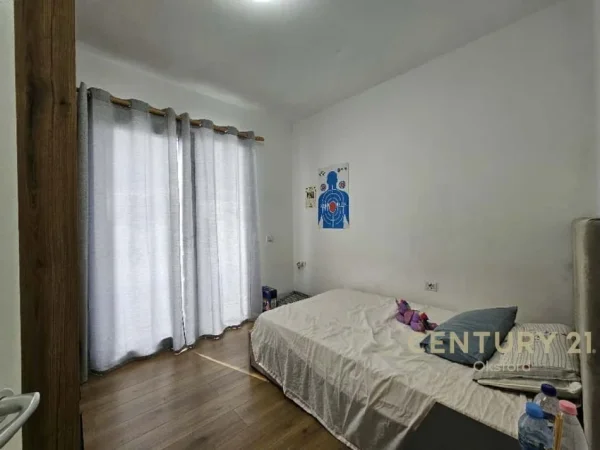 Tirane, jepet me qera apartament 3+1 Kati 9, 104 m² 700 € (Fusha Aviacionit)
