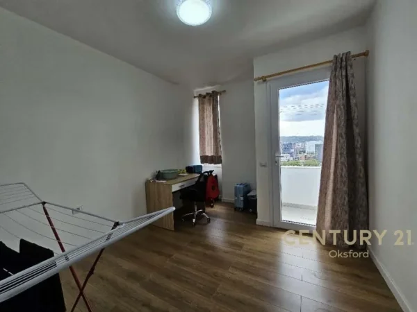 Tirane, jepet me qera apartament 3+1 Kati 9, 104 m² 700 € (Fusha Aviacionit)