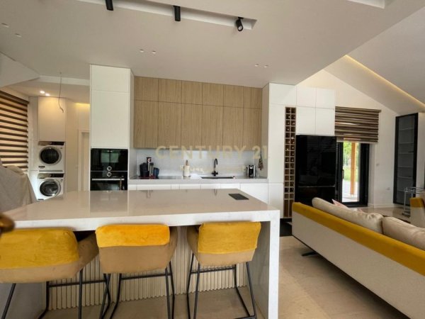 Tirane, jepet me qera Vile 1 Katshe Kati 1, 2.000 m² 4.500 € (Berzhite, Tirane)