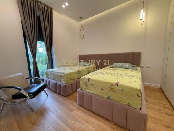 Tirane, jepet me qera Vile 1 Katshe Kati 1, 2.000 m² 4.500 € (Berzhite, Tirane)