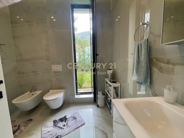 Tirane, jepet me qera Vile 1 Katshe Kati 1, 2.000 m² 4.500 € (Berzhite, Tirane)