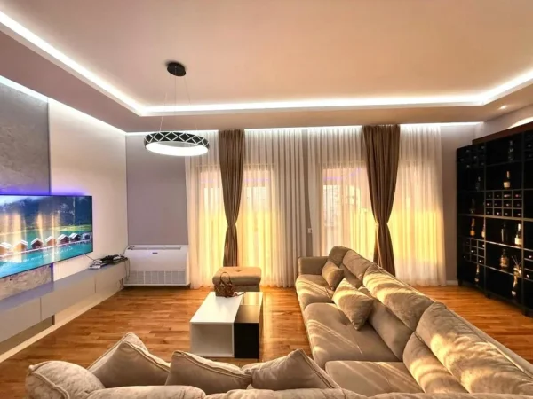 SHITET: PENTHOUSE UNIK 🔥(250 m2) *(📍 Fresk- Qesarake)  ME SUPER PAMJE NGA TIRANA || 300.000 Euro || I mobiluar me super Cilësi 🏡
