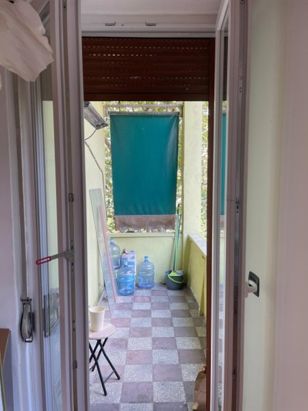 Tirane, jepet me qera ambjent biznesi Kati 2, 71 m² 800 € (rr Vaso Pasha)