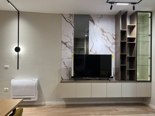 Tirane, jepet me qera apartament 1+1+Ballkon Kati 3, 75 m² 700 € (Kopshti Zoologjik)