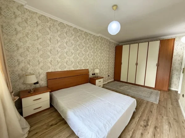 Tirane, shes apartament 2+1+Ballkon Kati 5, 125 m² 385.000 € (Bllok)
