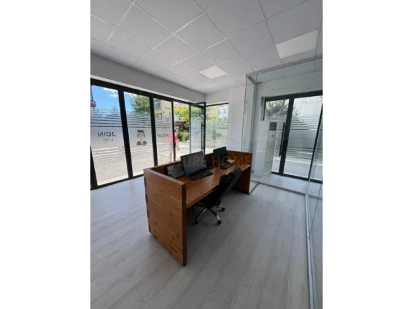 Tirane, jepet me qera zyre Kati 0, 122 m² 2.000 € (REZIDENCA FUTURE HOME TEODOR KEKO)