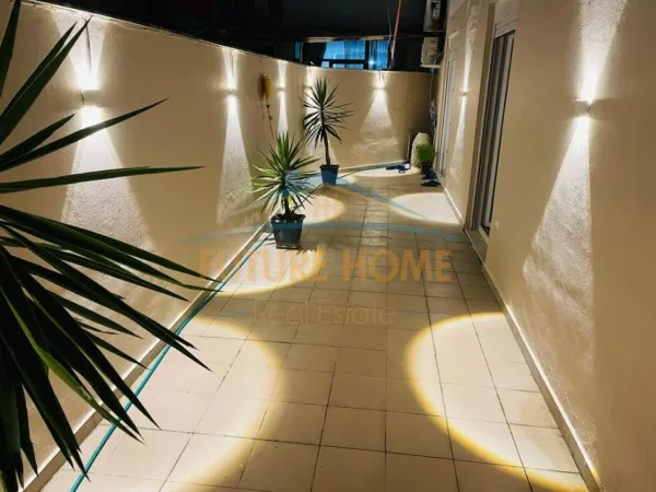 Tirane, shitet apartament 2+1+Ballkon Kati 1, 125 m² 185.000 € (YZBERISHT)