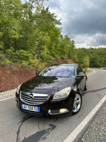 Librazhd, shitet makine Opel Insignia Nafte, kafe automatik Kondicioner 240.000 km 4.400 €