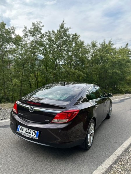 Librazhd, shitet makine Opel Insignia Nafte, kafe automatik Kondicioner 240.000 km 4.400 €