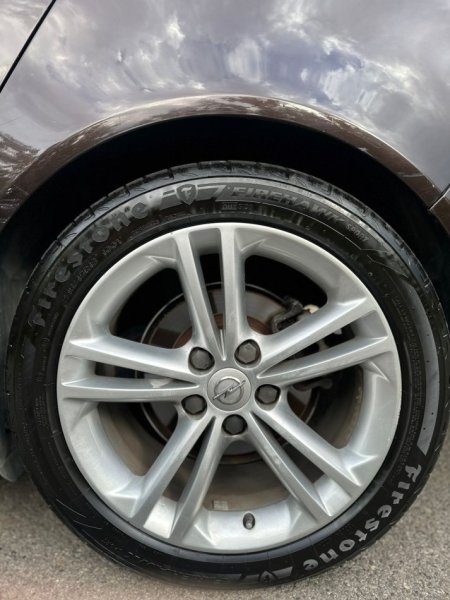 Librazhd, shitet makine Opel Insignia Nafte, kafe automatik Kondicioner 240.000 km 4.400 €