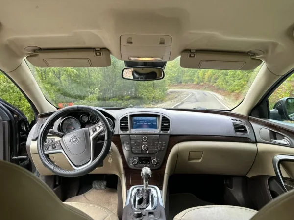 Librazhd, shitet makine Opel Insignia Nafte, kafe automatik Kondicioner 240.000 km 4.400 €