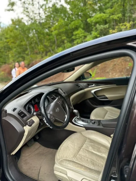 Librazhd, shitet makine Opel Insignia Nafte, kafe automatik Kondicioner 240.000 km 4.400 €
