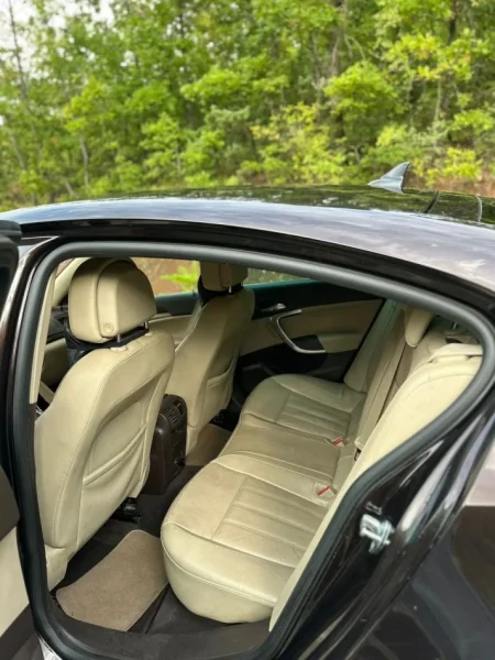 Librazhd, shitet makine Opel Insignia Nafte, kafe automatik Kondicioner 240.000 km 4.400 €