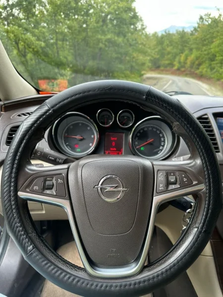 Librazhd, shitet makine Opel Insignia Nafte, kafe automatik Kondicioner 240.000 km 4.400 €