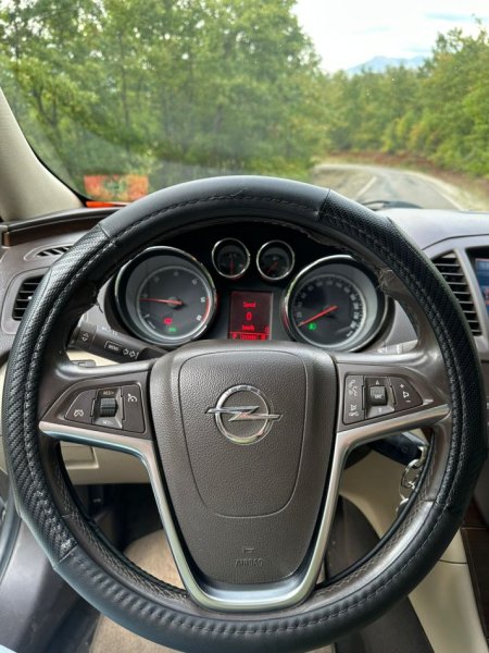 Librazhd, shitet makine Opel Insignia Nafte, kafe automatik Kondicioner 240.000 km 4.400 €
