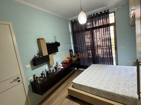 Tirane, shitet apartament 2+1+Ballkon Kati 5, 108 m² 163.000 € (UNAZA E RE)