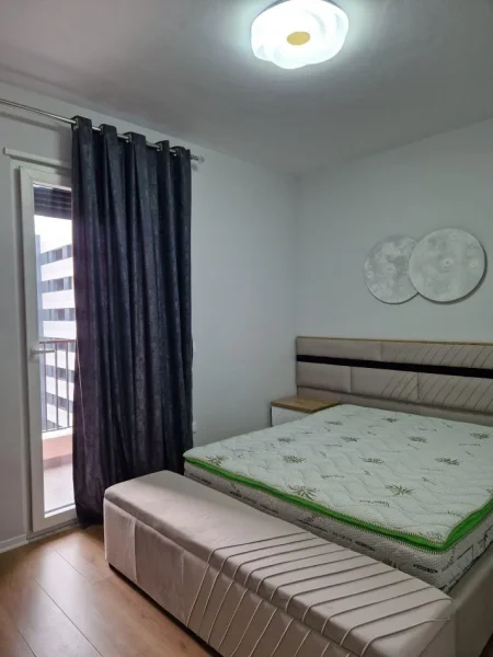 Tirane, jepet me qera apartament 1+1+Ballkon Kati 5, 75 m² 600 € (Trio Towers)