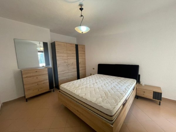 Tirane, jepet me qera apartament 2+1+Ballkon Kati 6, 102 m² 700 € (Rruga e Kosovareve)