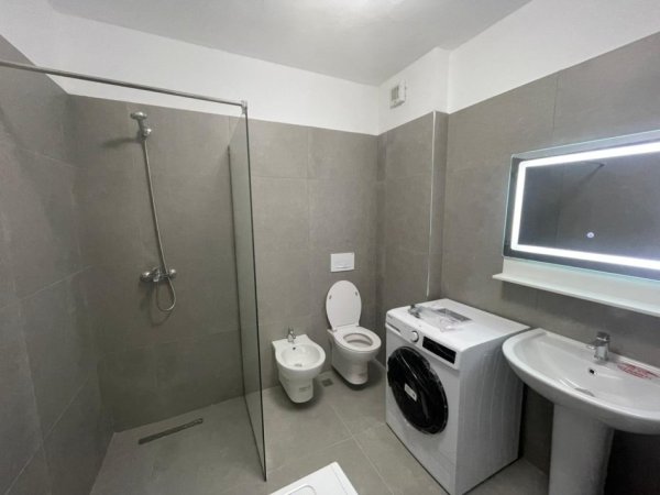 Tirane, jepet me qera apartament 1+1 Kati 2, 82 m² 700 € (Kodra e Diellit 2)