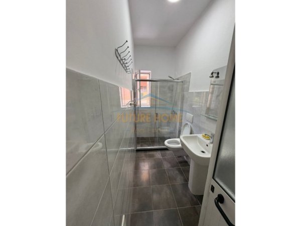 Tirane, jepet me qera zyre Kati 1, 70 m² 600 € (Myslym Shyri)