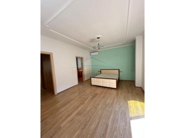 Tirane, jepet me qera Vile 3 Katshe Kati 3, 252 m² 1.200 € (Kodra Priftit)