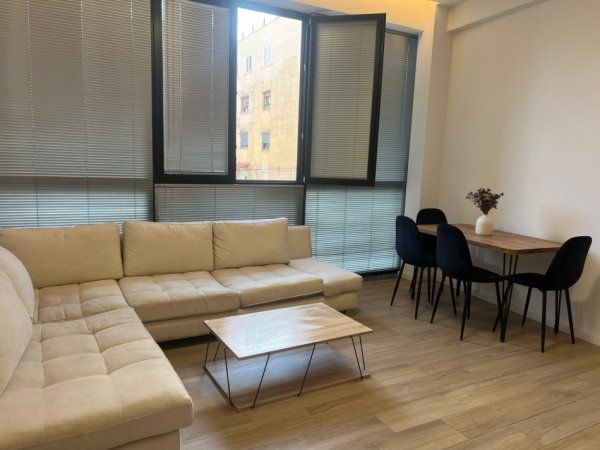 Tirane, jepet me qera apartament 1+1 Kati 1, 65 m² 500 € (Rruga ndre mjeda)