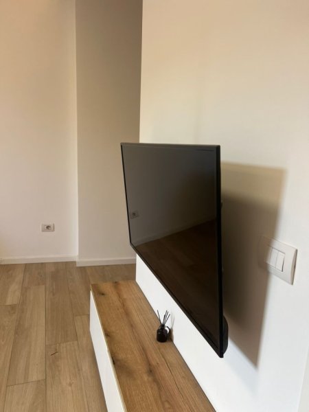 Tirane, jepet me qera apartament 1+1 Kati 1, 65 m² 500 € (Rruga ndre mjeda)