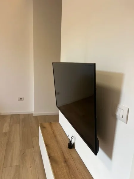 Tirane, jepet me qera apartament 1+1 Kati 1, 65 m² 500 € (Rruga ndre mjeda)