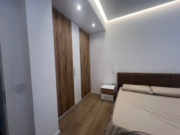 Tirane, jepet me qera apartament 1+1 Kati 1, 65 m² 500 € (Rruga ndre mjeda)
