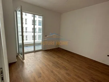 Tirane, shitet apartament 2+1+Ballkon Kati 3, 101 m² 110.000 € (univers city)